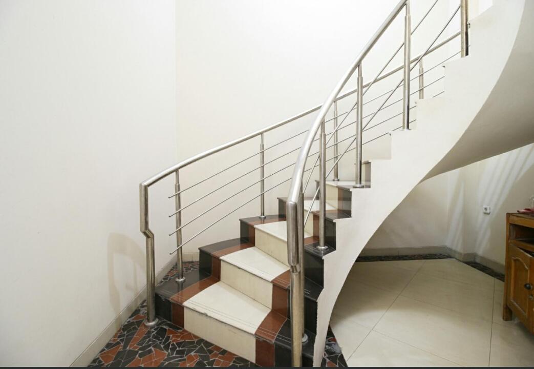 Hotel Syariah Tremigo Guesthouse Cirebon Bagian luar foto