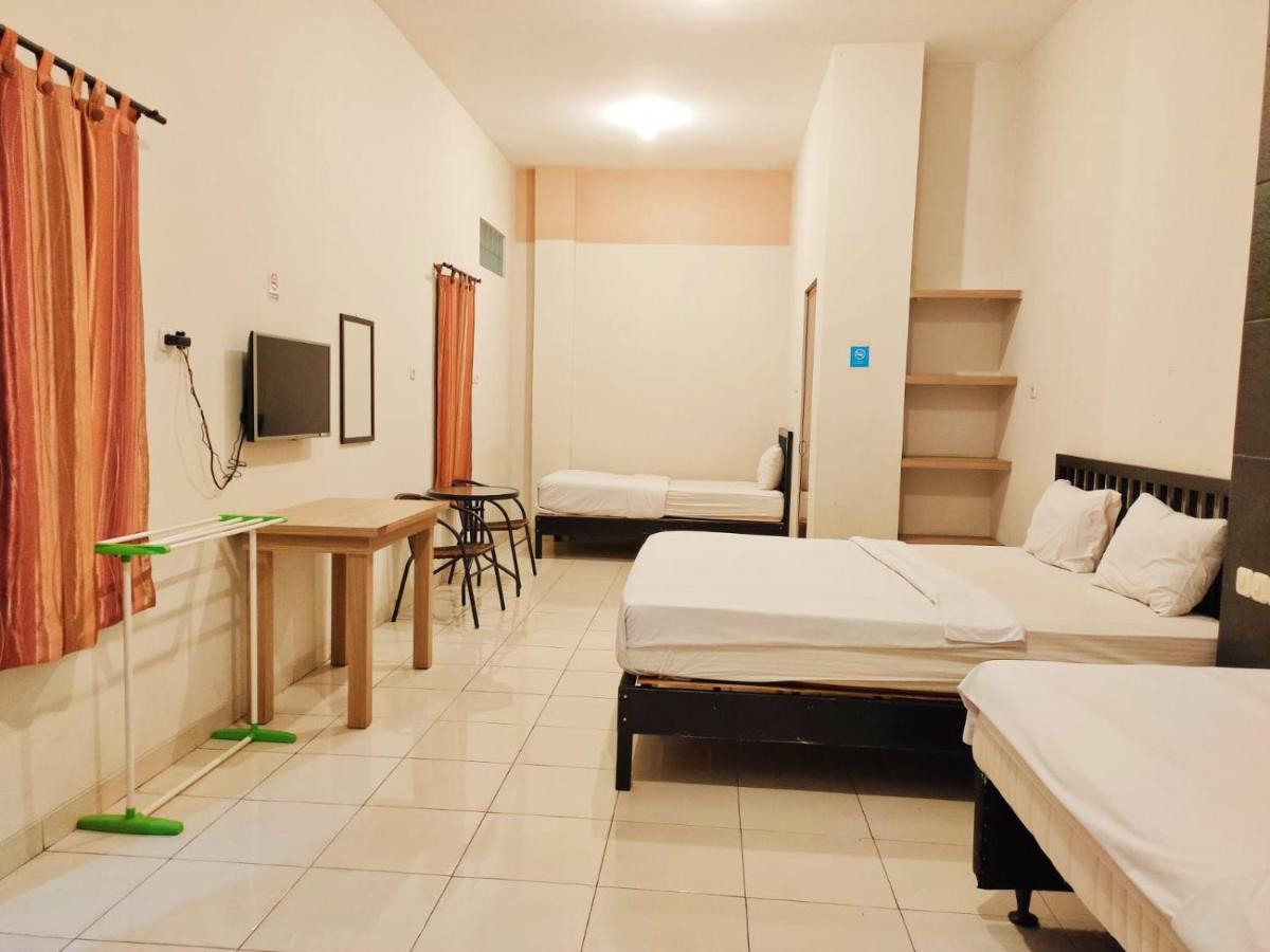 Hotel Syariah Tremigo Guesthouse Cirebon Bagian luar foto