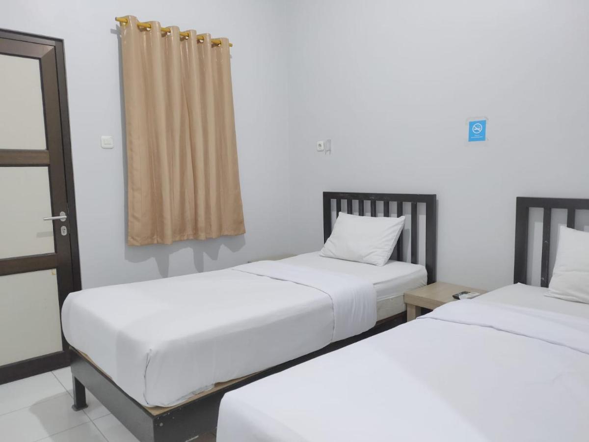 Hotel Syariah Tremigo Guesthouse Cirebon Bagian luar foto