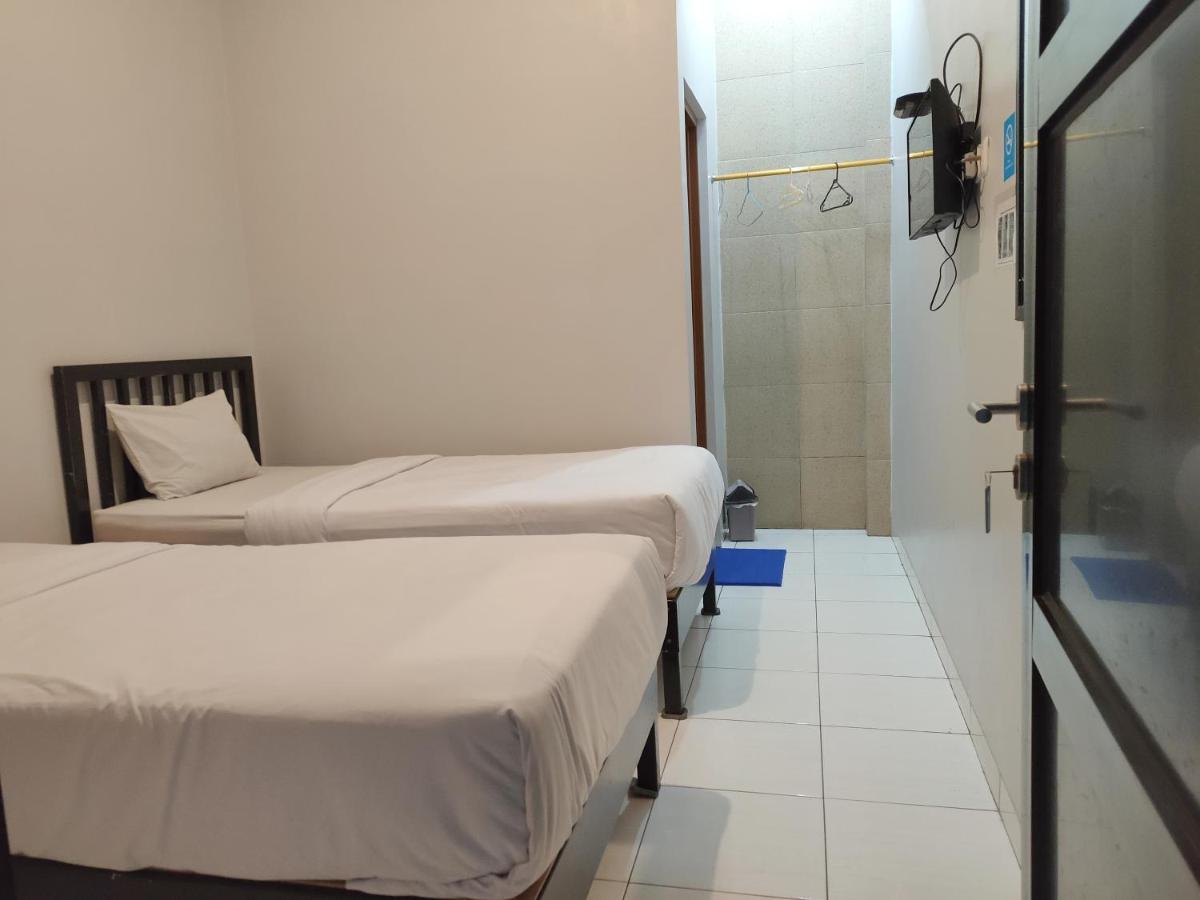 Hotel Syariah Tremigo Guesthouse Cirebon Bagian luar foto