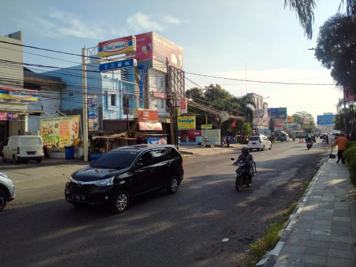 Hotel Syariah Tremigo Guesthouse Cirebon Bagian luar foto