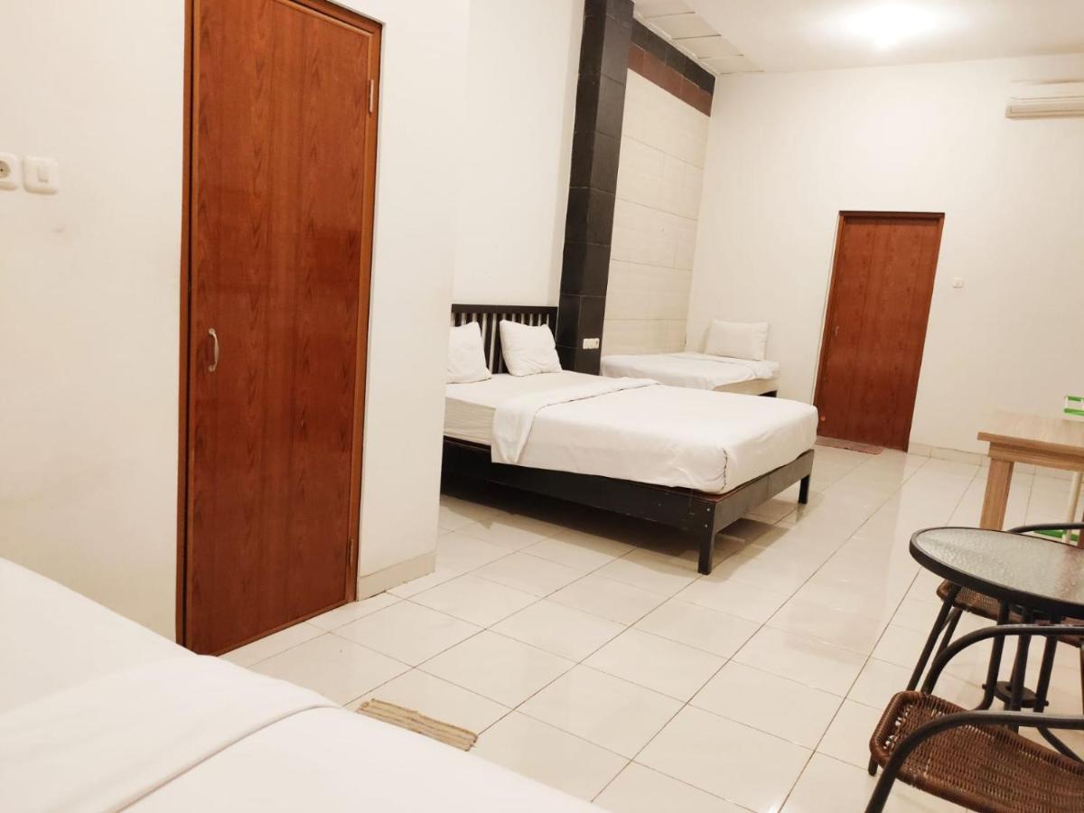 Hotel Syariah Tremigo Guesthouse Cirebon Bagian luar foto