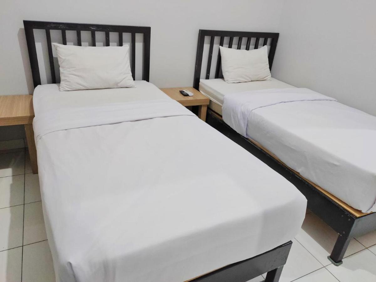 Hotel Syariah Tremigo Guesthouse Cirebon Bagian luar foto
