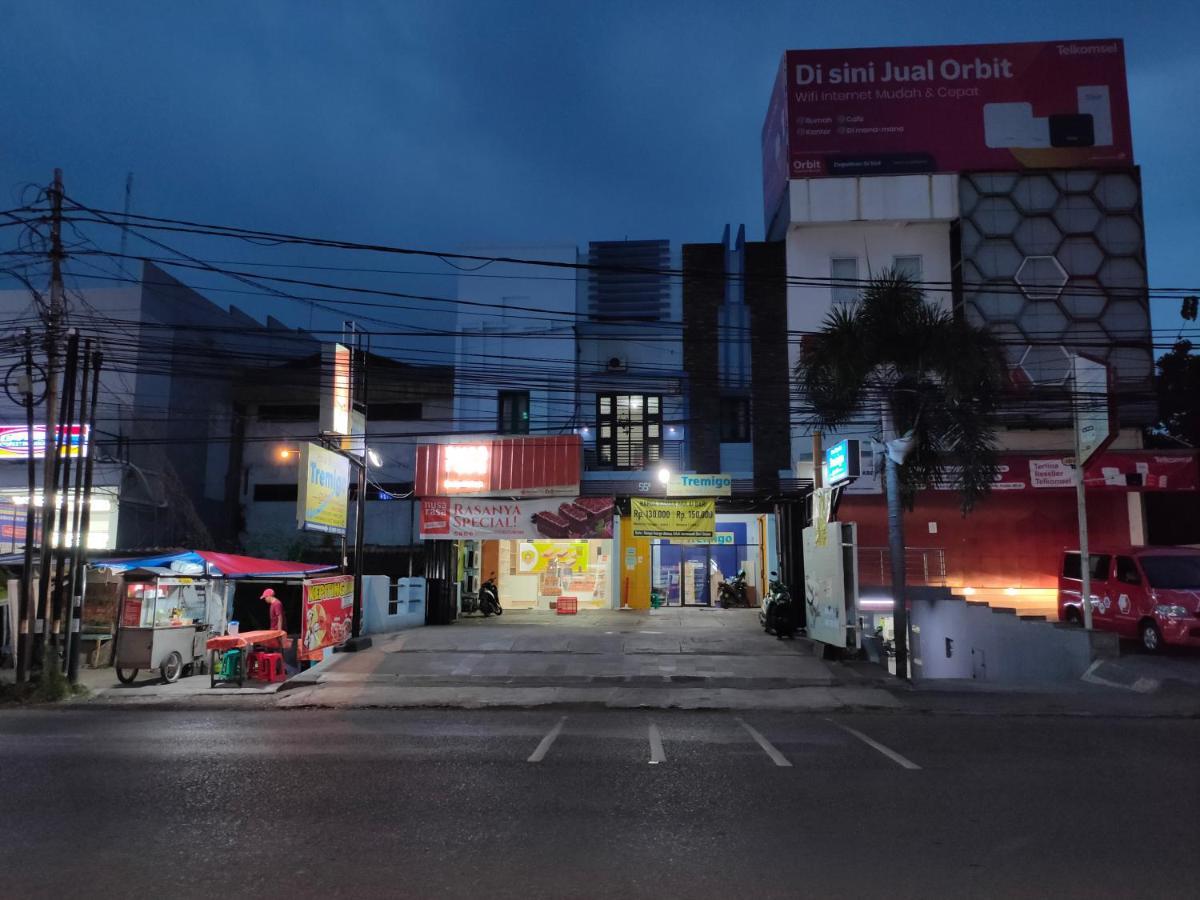 Hotel Syariah Tremigo Guesthouse Cirebon Bagian luar foto