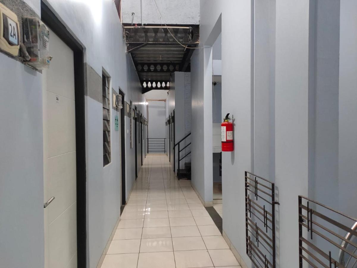 Hotel Syariah Tremigo Guesthouse Cirebon Bagian luar foto