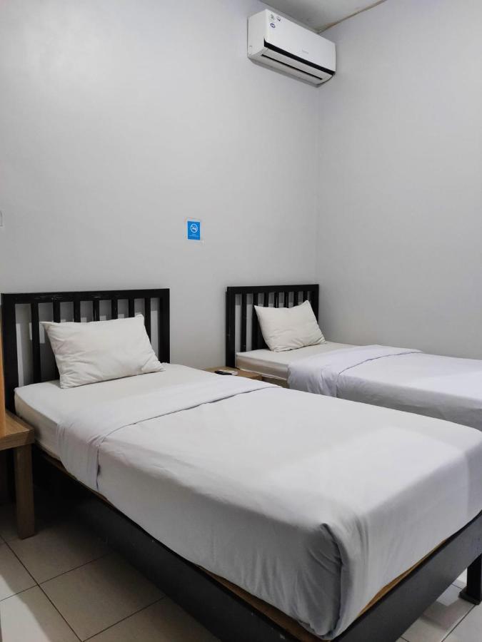 Hotel Syariah Tremigo Guesthouse Cirebon Bagian luar foto