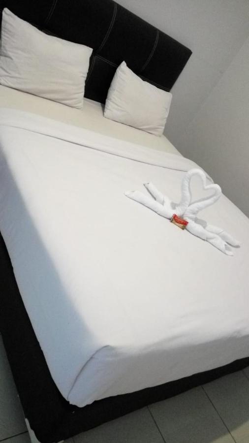 Hotel Syariah Tremigo Guesthouse Cirebon Bagian luar foto