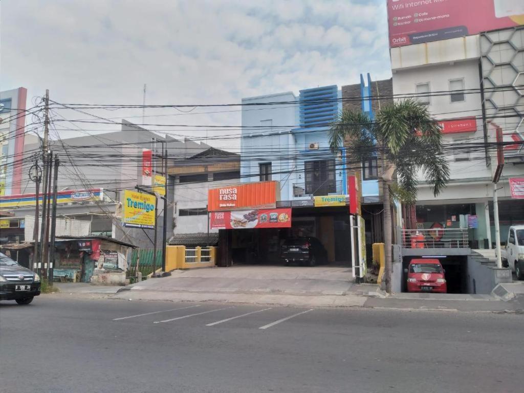 Hotel Syariah Tremigo Guesthouse Cirebon Bagian luar foto