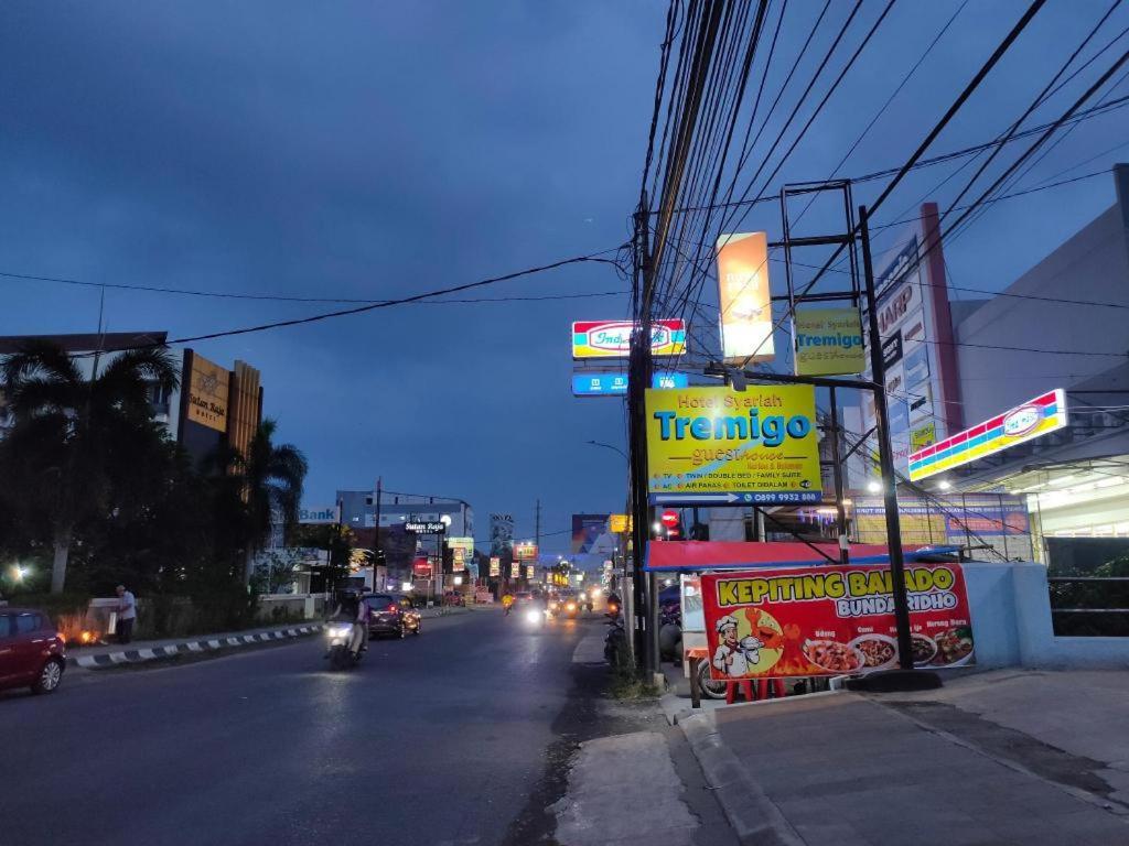 Hotel Syariah Tremigo Guesthouse Cirebon Bagian luar foto