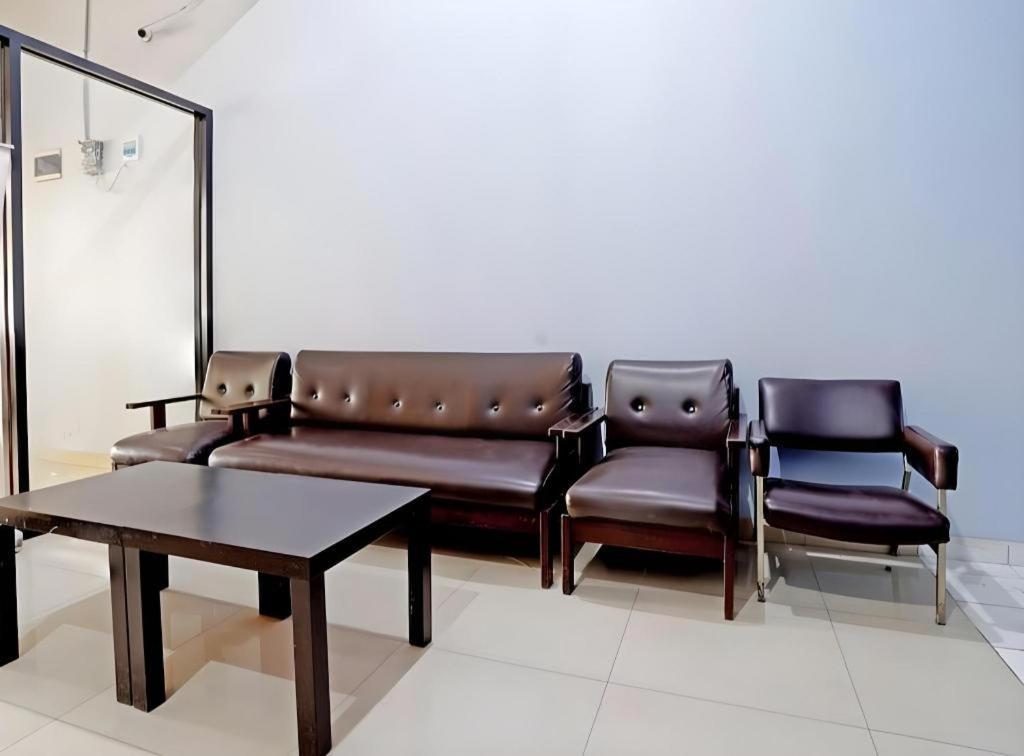 Hotel Syariah Tremigo Guesthouse Cirebon Bagian luar foto