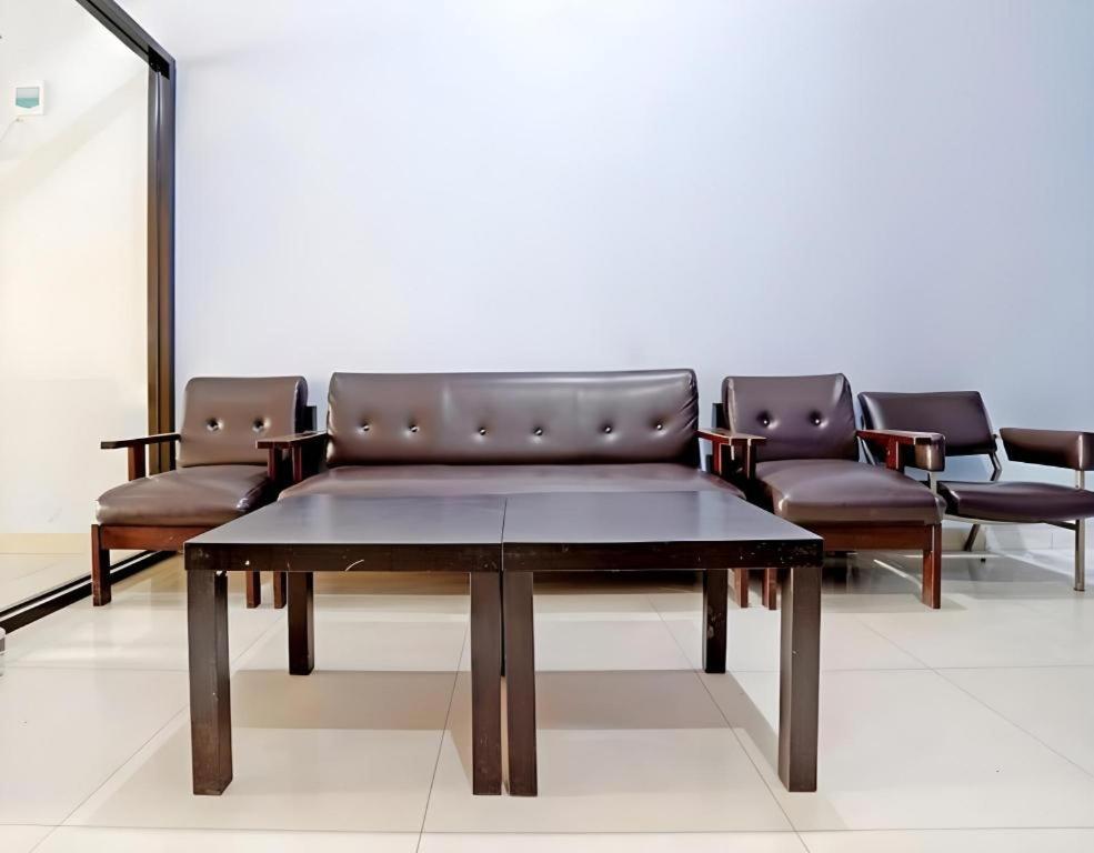 Hotel Syariah Tremigo Guesthouse Cirebon Bagian luar foto