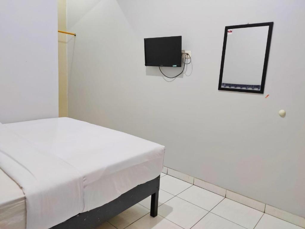 Hotel Syariah Tremigo Guesthouse Cirebon Bagian luar foto