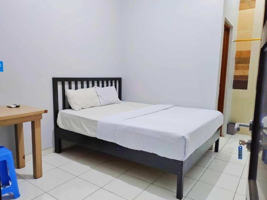 Hotel Syariah Tremigo Guesthouse Cirebon Bagian luar foto