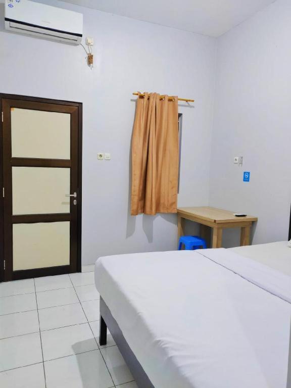 Hotel Syariah Tremigo Guesthouse Cirebon Bagian luar foto
